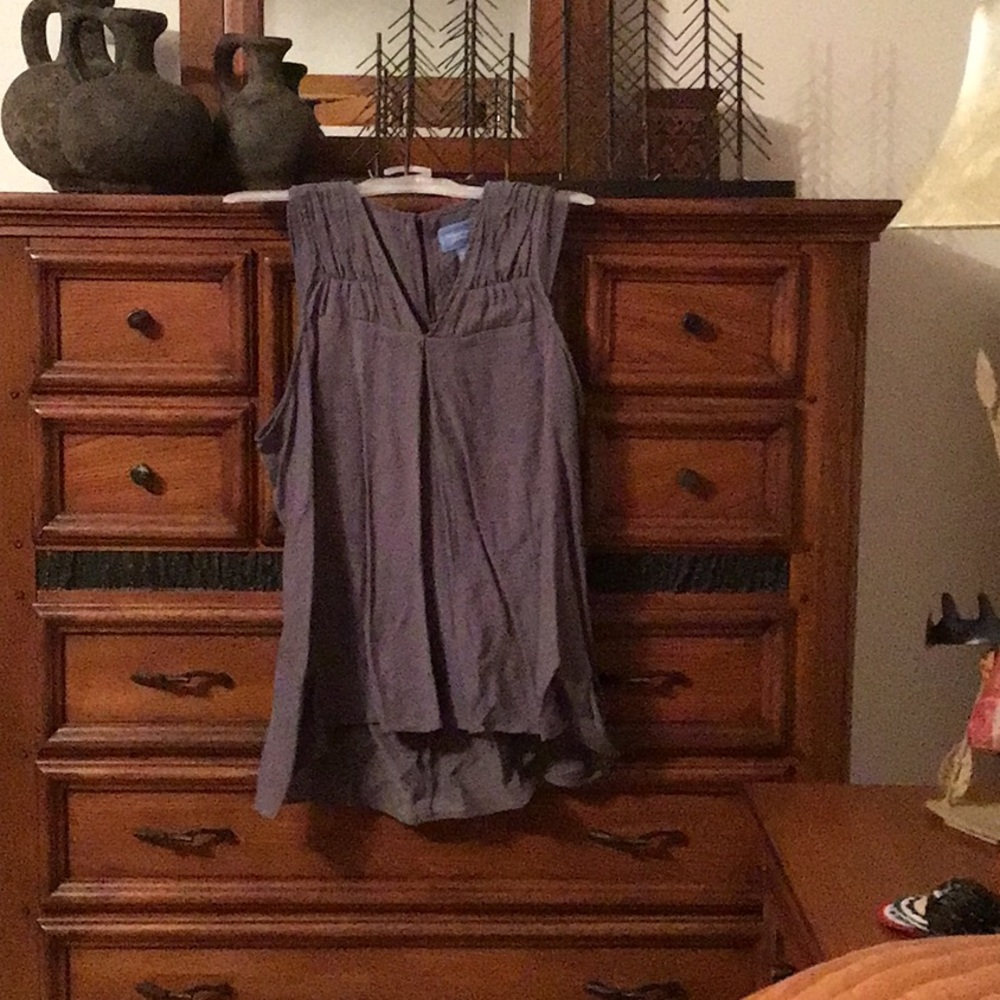 Women’s size extra large, Vera Wang, simply vera sleeveless top with tags.